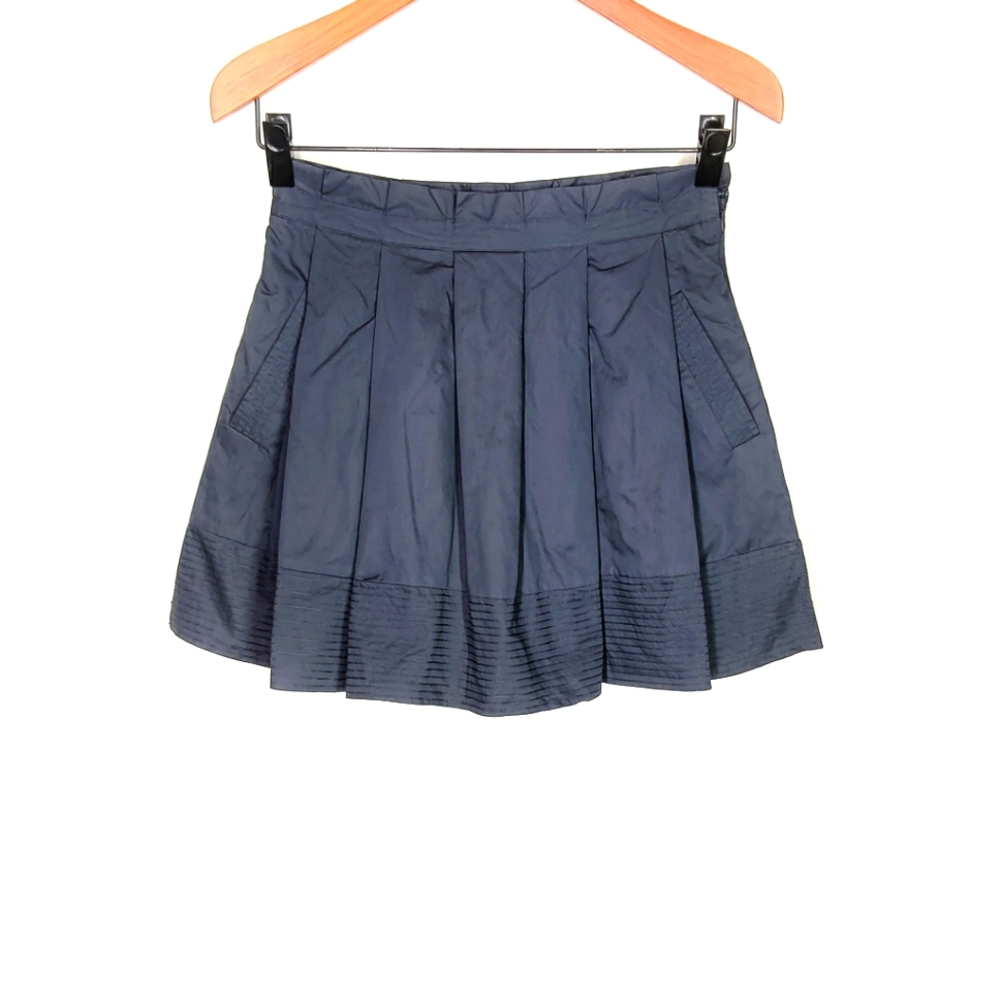 Bebe pleated mini skirt, size 6, gray skirt.